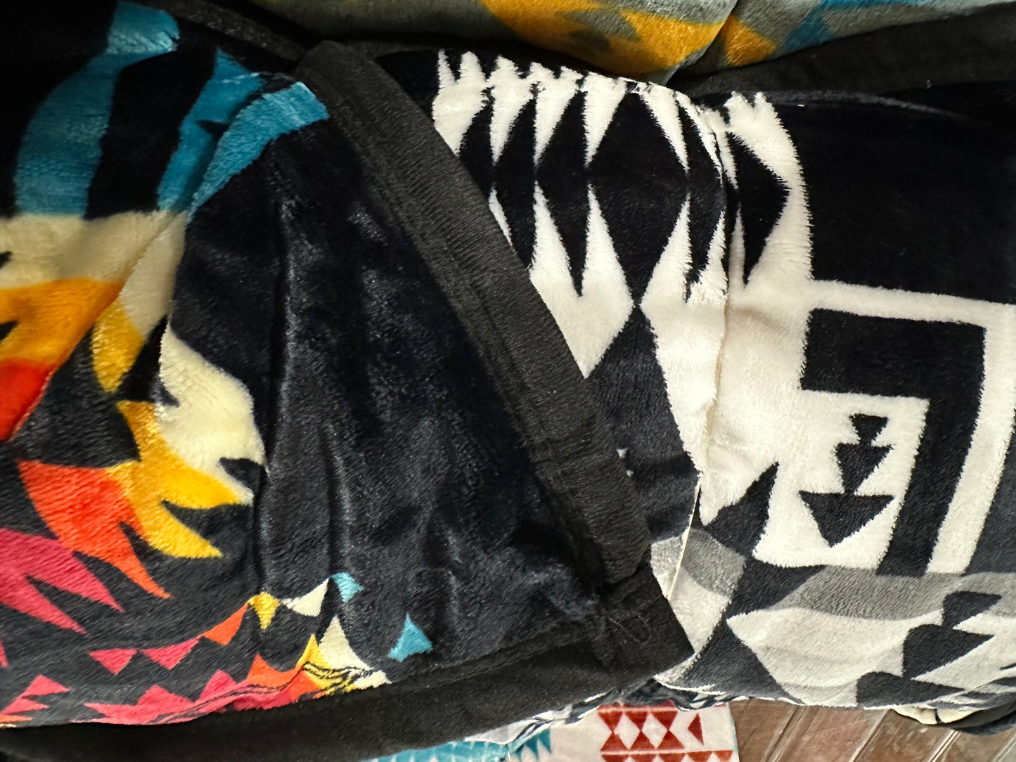 Nativo King Plush Blanket