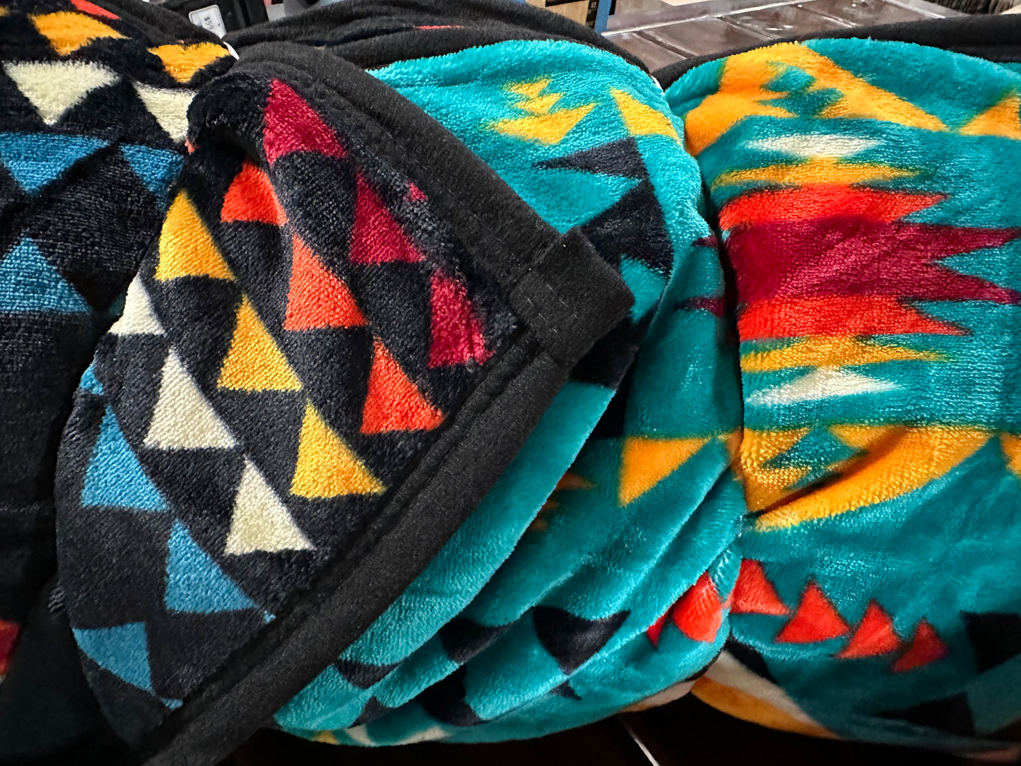 Nativo King Plush Blanket