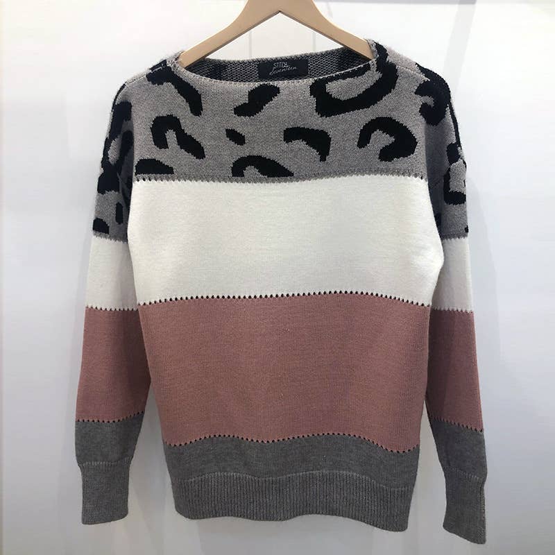 COLOR-MATCHING LEOPARD PRINT CREW NECK SWEATER